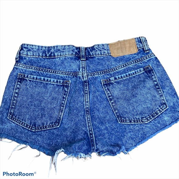 H&M HighWaisted acid washed frayed hem shorts - Picture 1 of 6